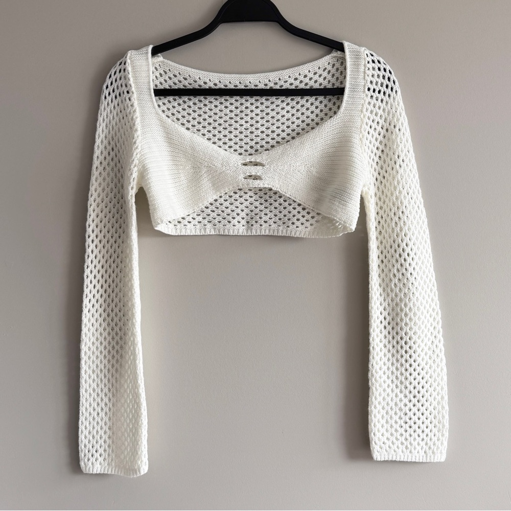 SHEIN White Knit Long Sleeve Shrug Crop Top